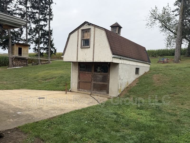 162 Penn St - Photo 3 of 36