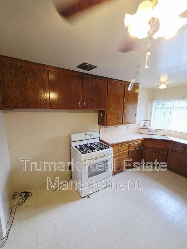 311 N Pacific Ave #4 - Photo 2 of 23