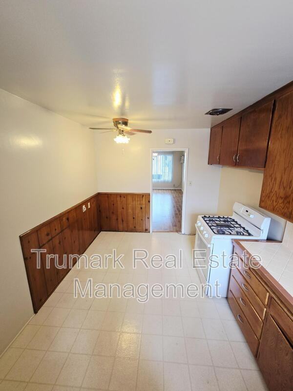 311 N Pacific Ave #4 - Photo 3 of 23