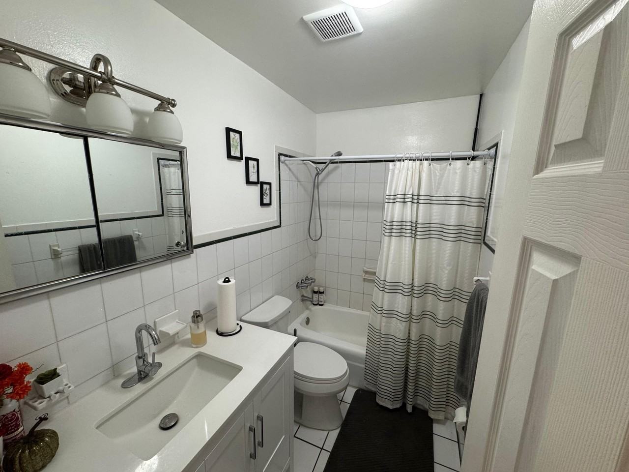 4805 Southwest 66th Way - Photo 3 of 13