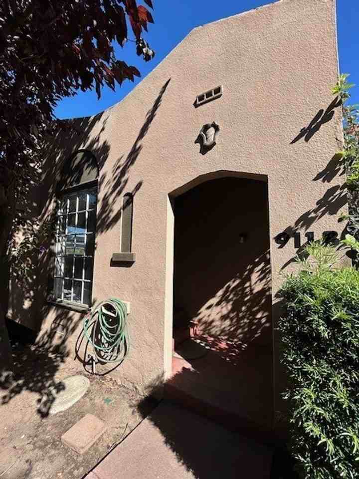 911 Santa Clara Ave Apt B - Photo 2 of 17