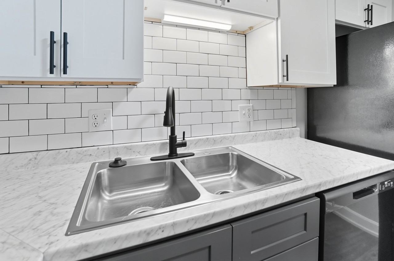 Candlelite - Photo 2 of 50