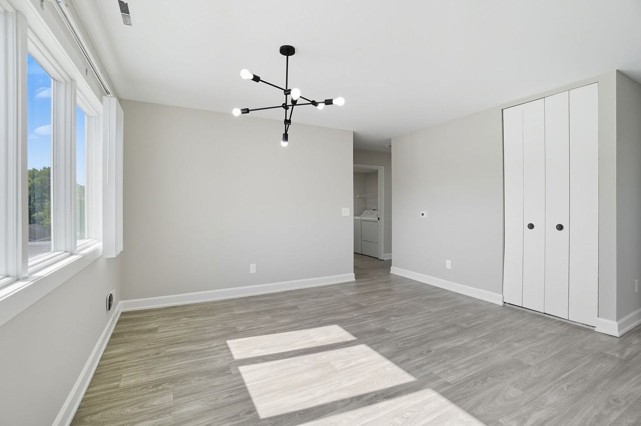 Candlelite - Photo 5 of 50