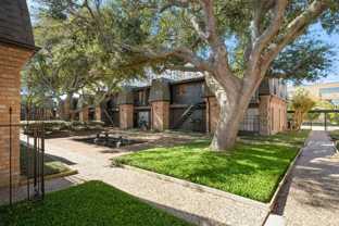 711 Holiday Dr - Photo 1 of 1