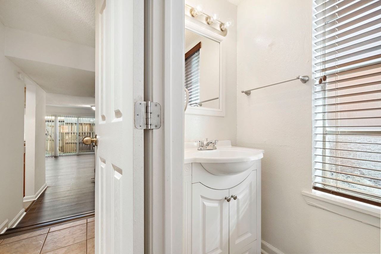 711 Holiday Dr - Photo 7 of 13