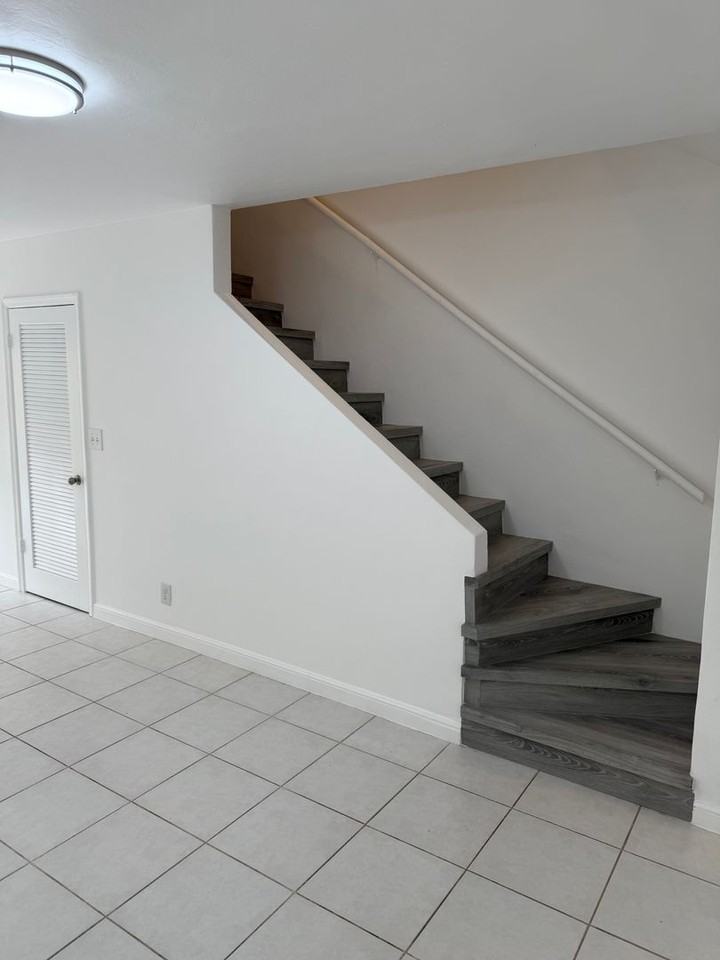 Vista Townhomes - Photo 5 of 24