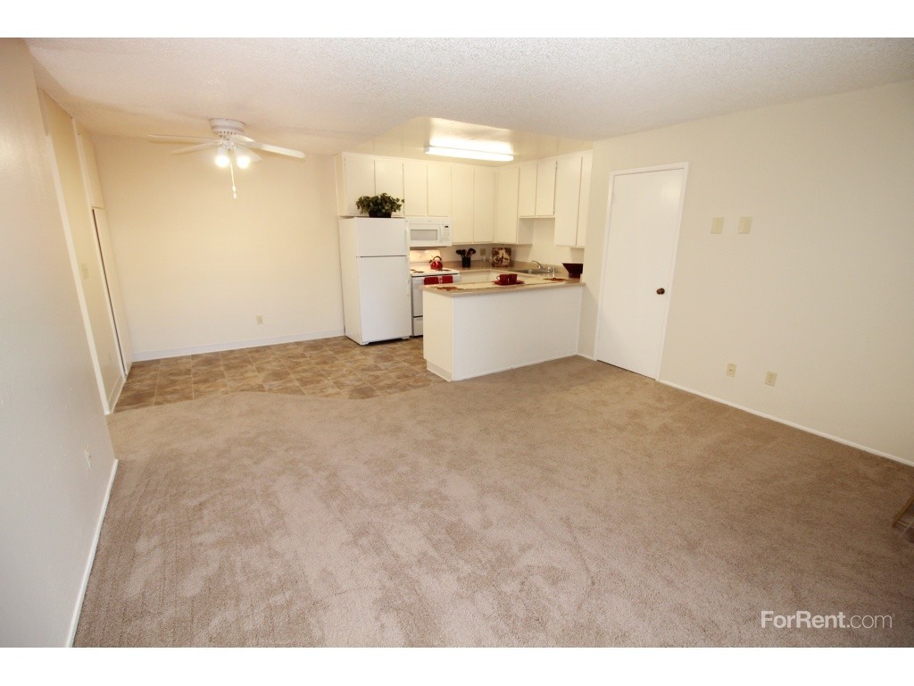 Hunter's Landing Apartments - Photo 2 of 17