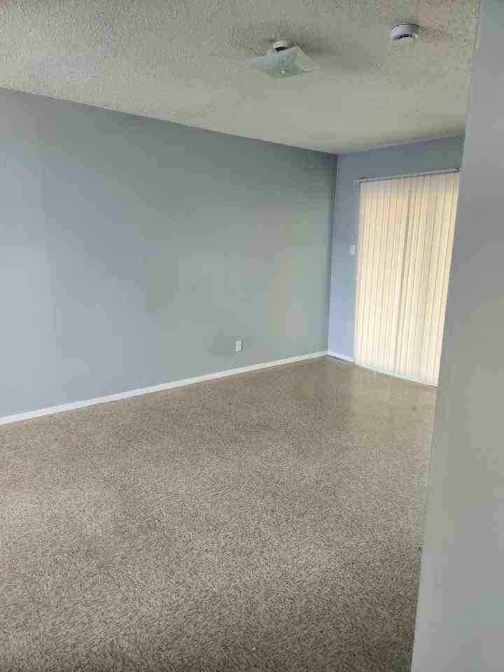 Riveredge Apartments - Photo 3 of 6