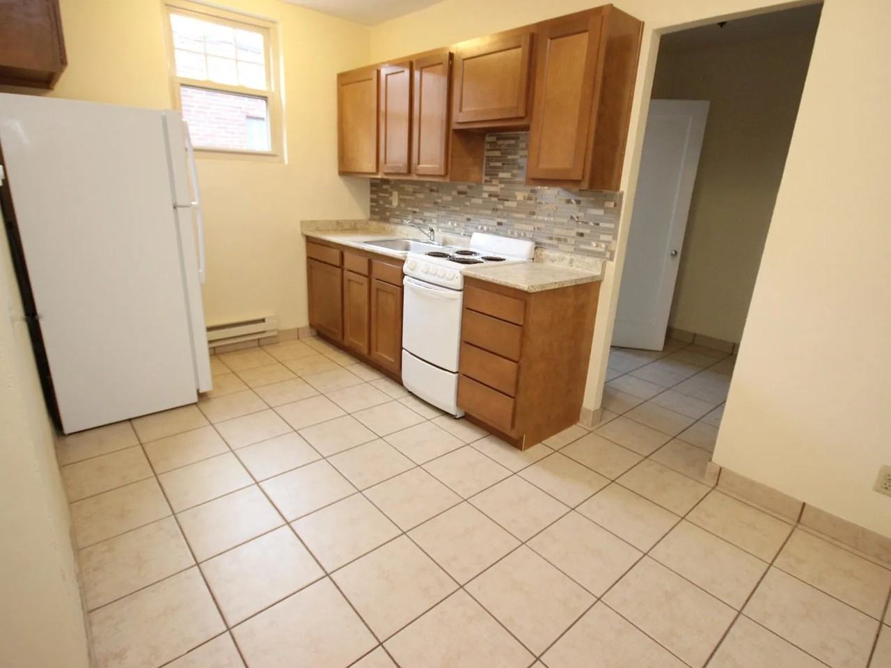 LONDON TERRACE APARTMENTS -- 014 - Photo 3 of 7