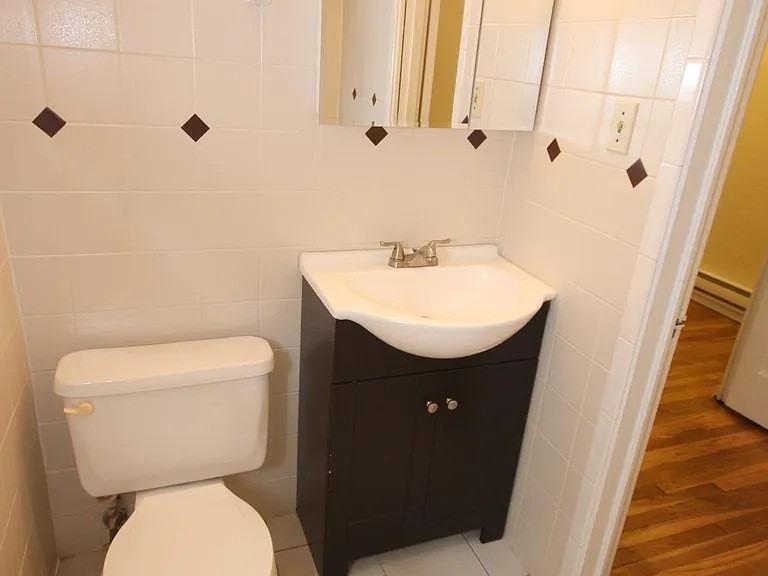 LONDON TERRACE APARTMENTS -- 014 - Photo 4 of 7