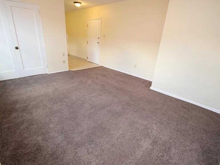 LONDON TERRACE APARTMENTS -- 014 - Photo 5 of 7