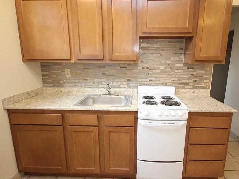 LONDON TERRACE APARTMENTS -- 014 - Photo 6 of 7