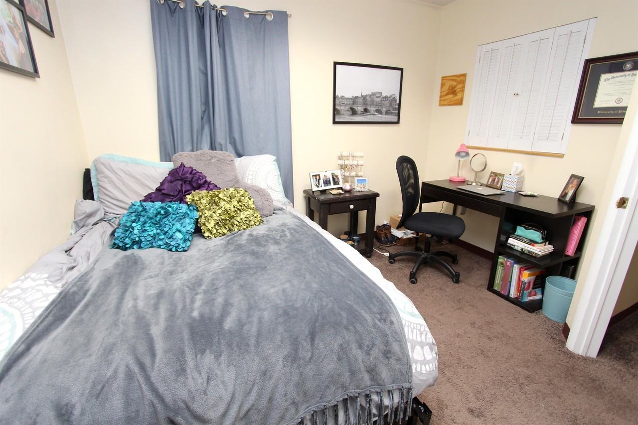 REGENCY COURT APARTMENTS -- 018 - Photo 5 of 22