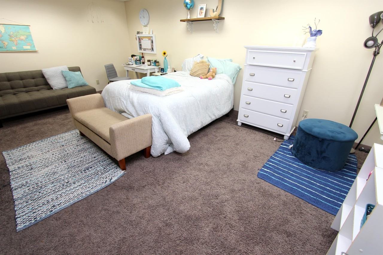 REGENCY COURT APARTMENTS -- 018 - Photo 6 of 22