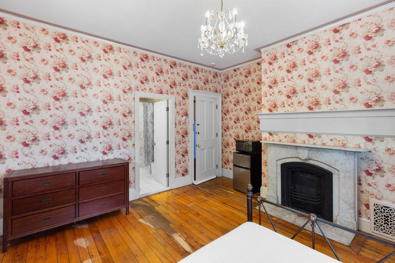144 Benefit Street - Photo 5 of 7