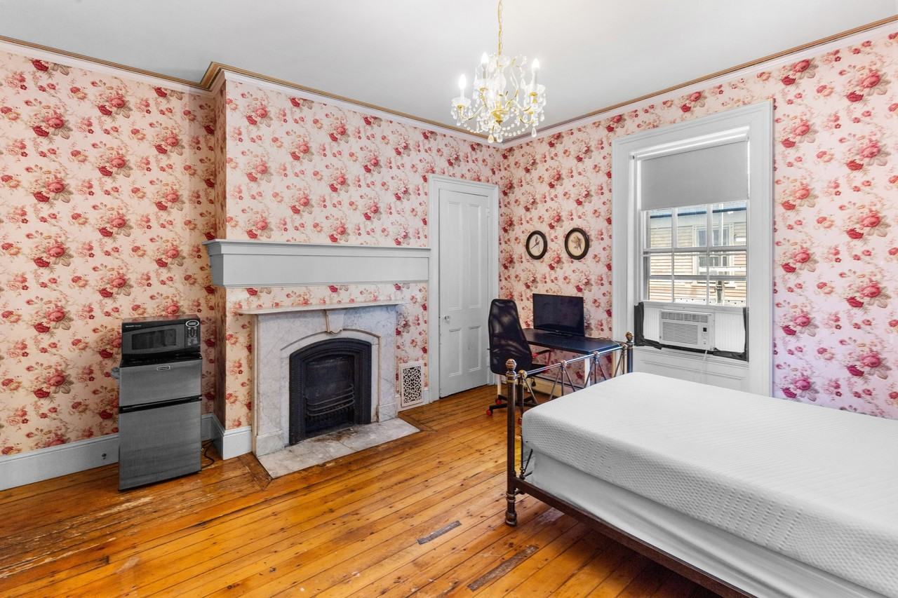 144 Benefit Street - Photo 6 of 7