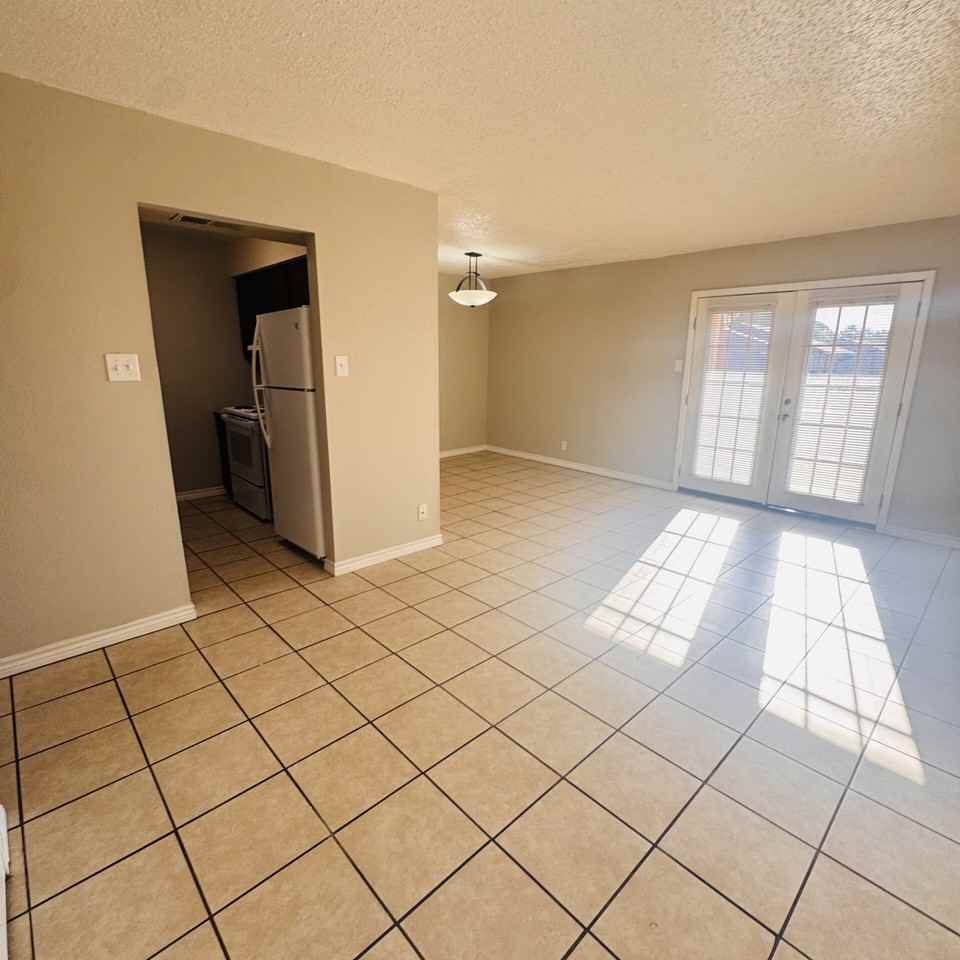 881 Ridgewood Dr - Photo 3 of 13