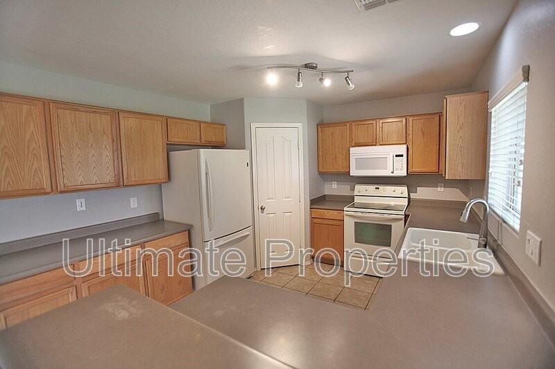 14978 N 172nd Dr - Photo 7 of 23