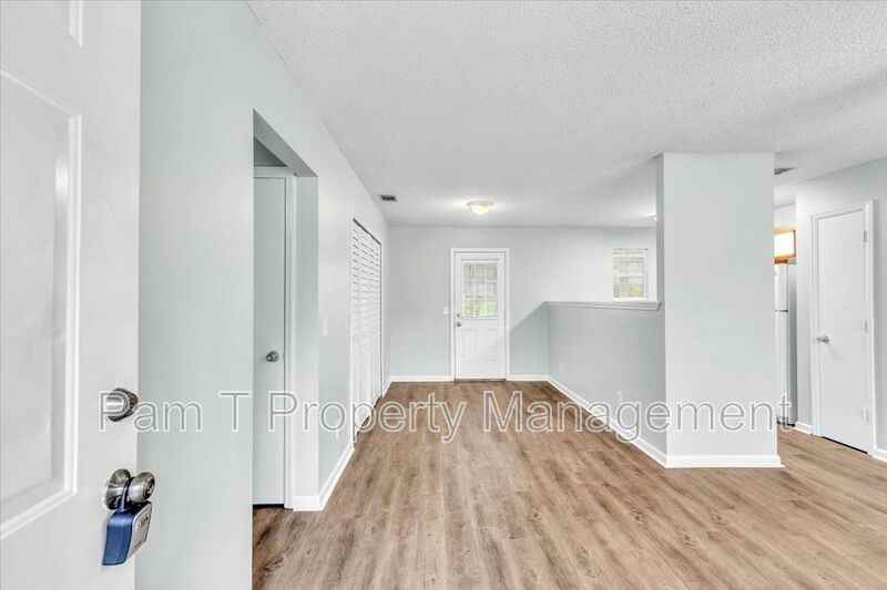 215 Laurelwood Dr - Photo 3 of 30