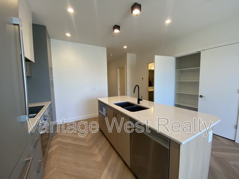 3340 Lakeshore Road - Photo 2 of 12