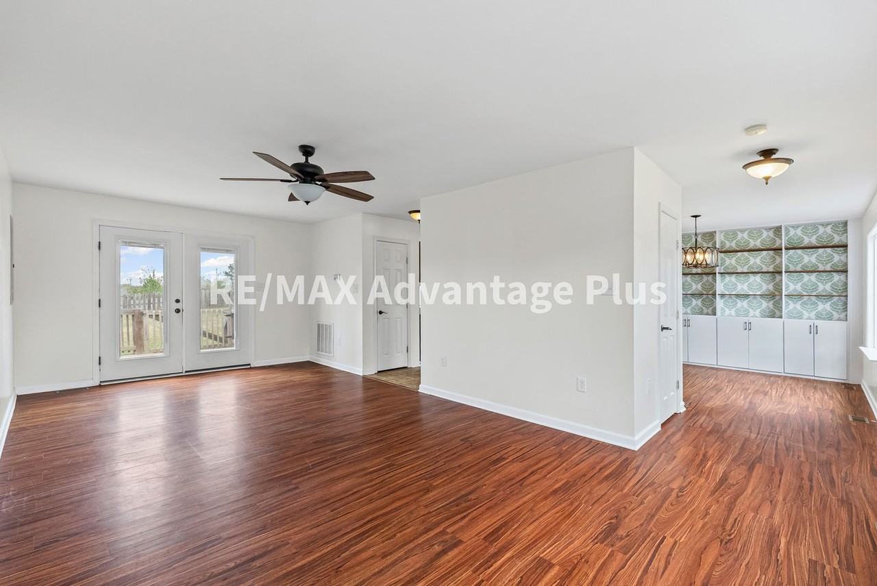 107 Cooper St - Photo 3 of 34