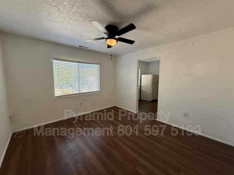 513 E St #513C - Photo 4 of 11