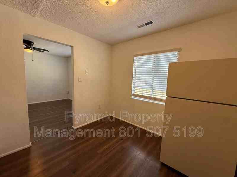 513 E St #513C - Photo 7 of 11