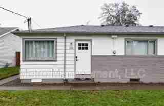 8307 N Fowler Ave - Photo 1 of 1