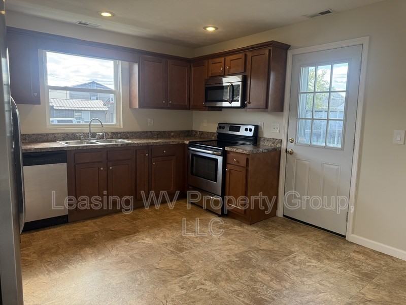 413 Midland Trl - Photo 3 of 9