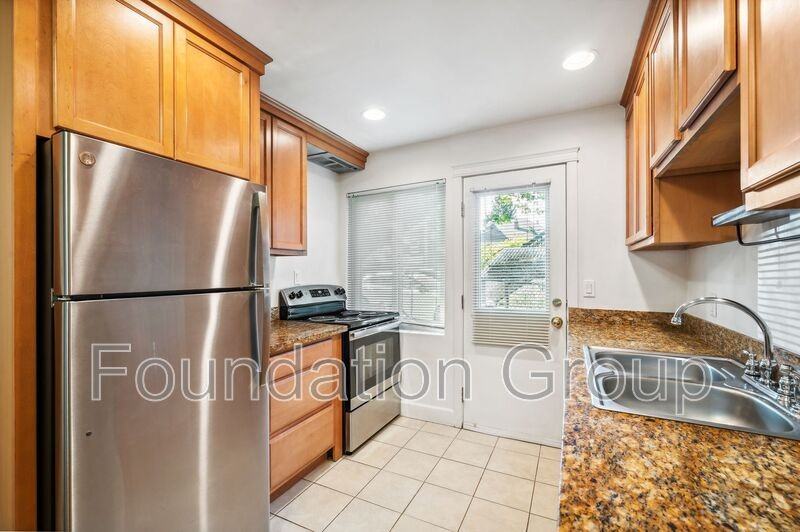 118 12th Ave E #118 - Photo 6 of 12