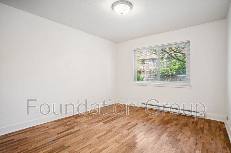 118 12th Ave E #118 - Photo 7 of 12