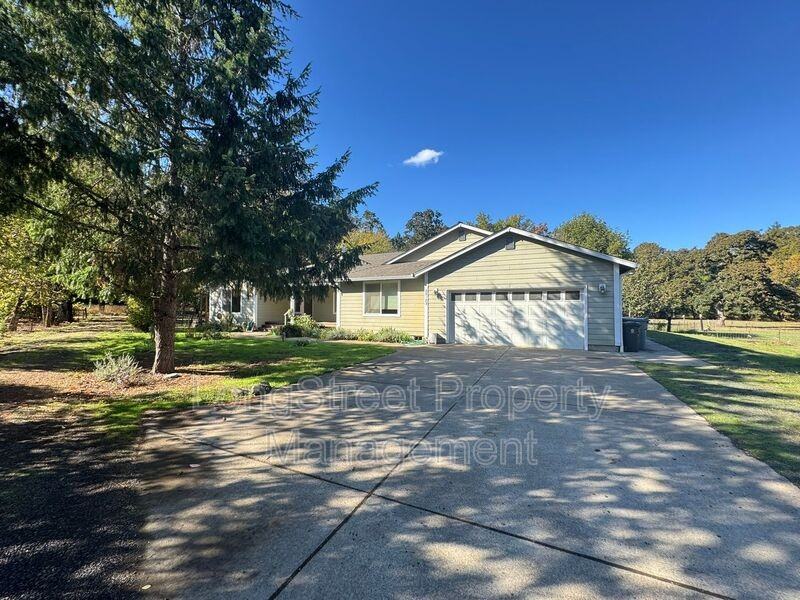 29173 Blake Dr - Photo 2 of 35