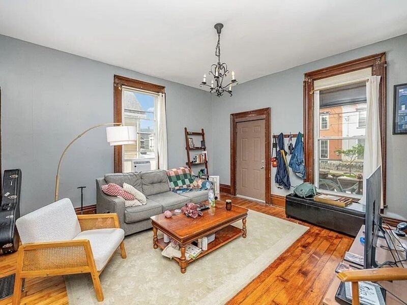 907 Columbia St #1 - Photo 5 of 18