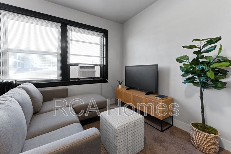 37 W Saint Clair St - Photo 4 of 14