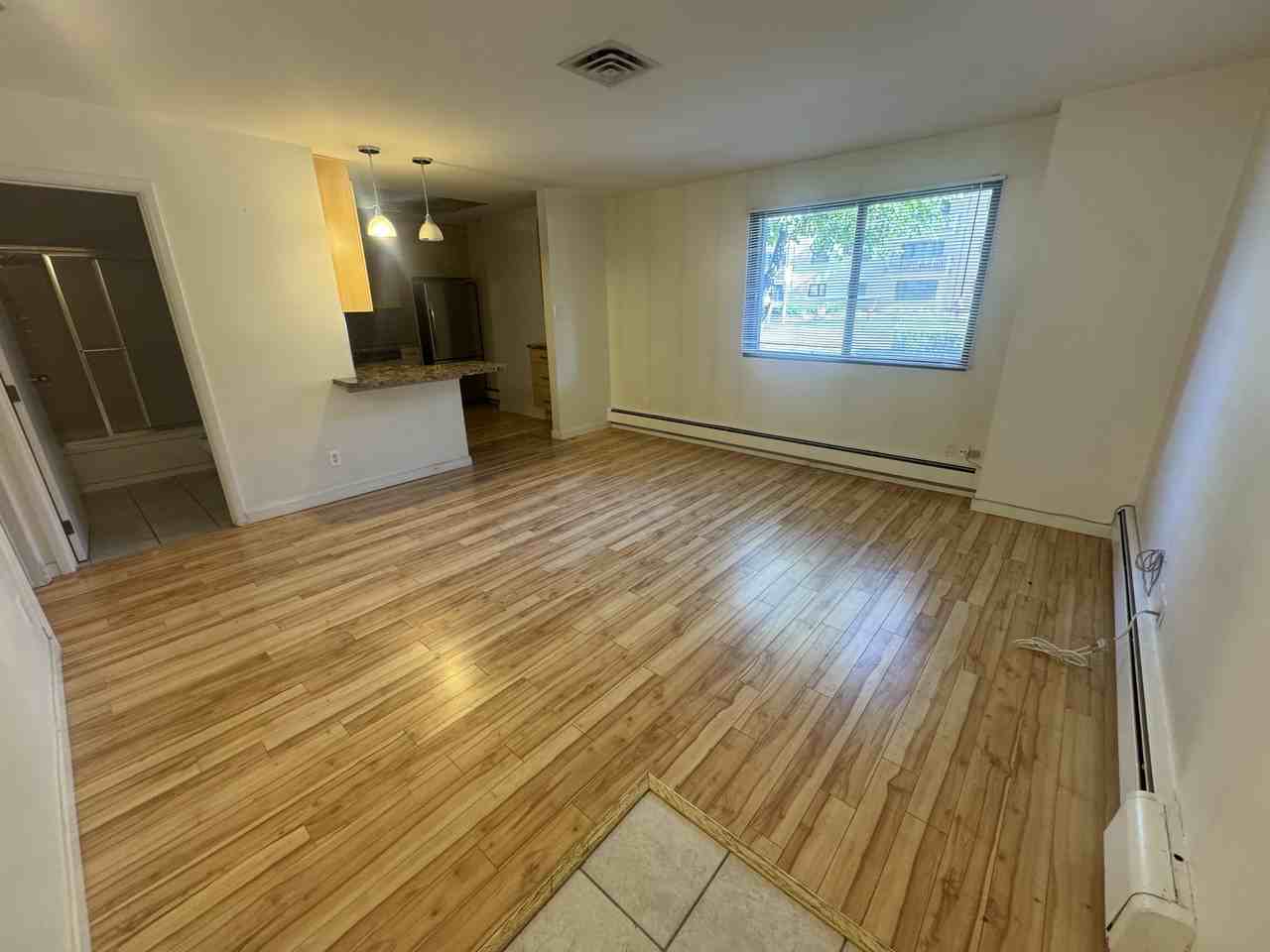 237 Wellington Crescent - Photo 3 of 11