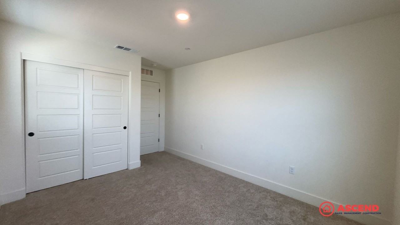 14307 Shady Tree Ct - Photo 5 of 41