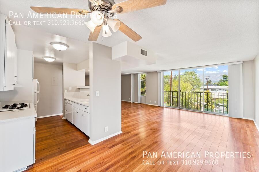 Del Mar Townhomes - Photo 2 of 18