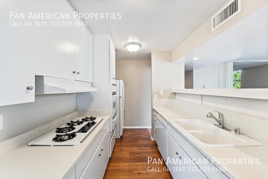 Del Mar Townhomes - Photo 3 of 18