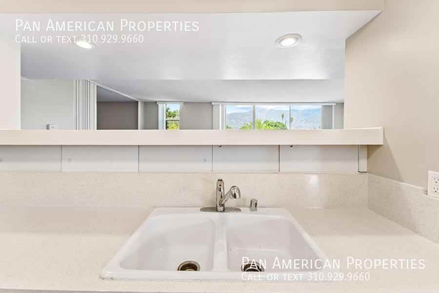 Del Mar Townhomes - Photo 4 of 18