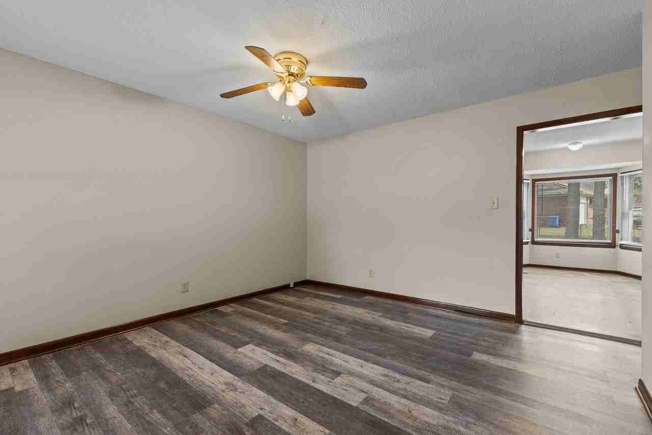 6673 Vaughn Rd - Photo 3 of 33