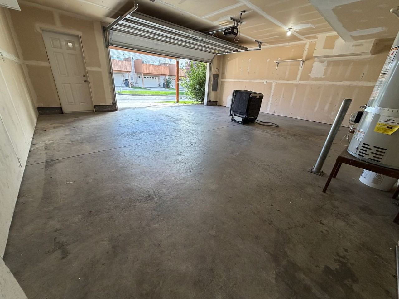 4905 Montague Lane - Photo 5 of 30