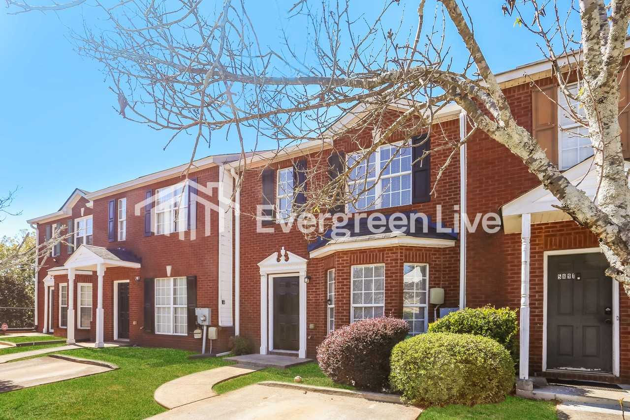 5893 Strathmoor Manor Cir - Photo 3 of 16