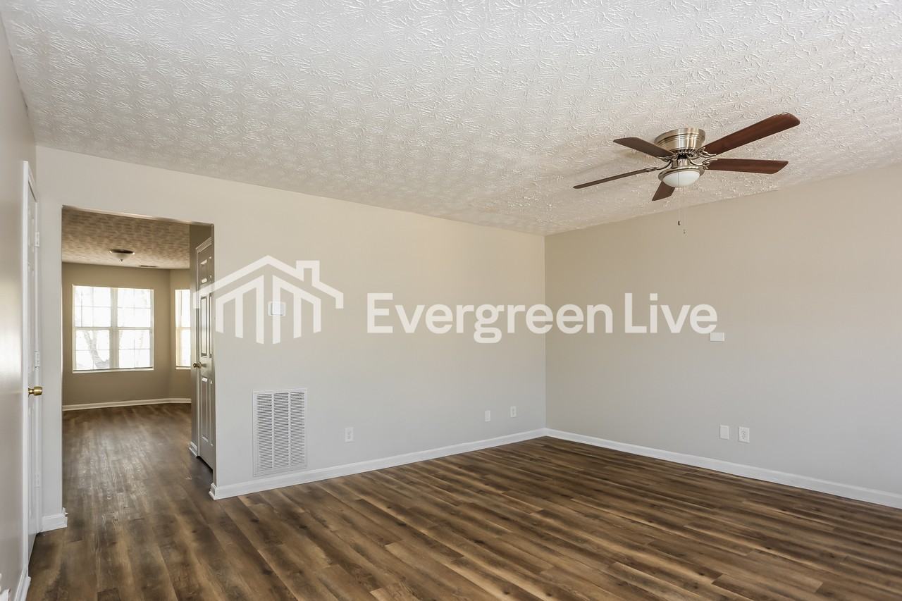 5893 Strathmoor Manor Cir - Photo 4 of 16