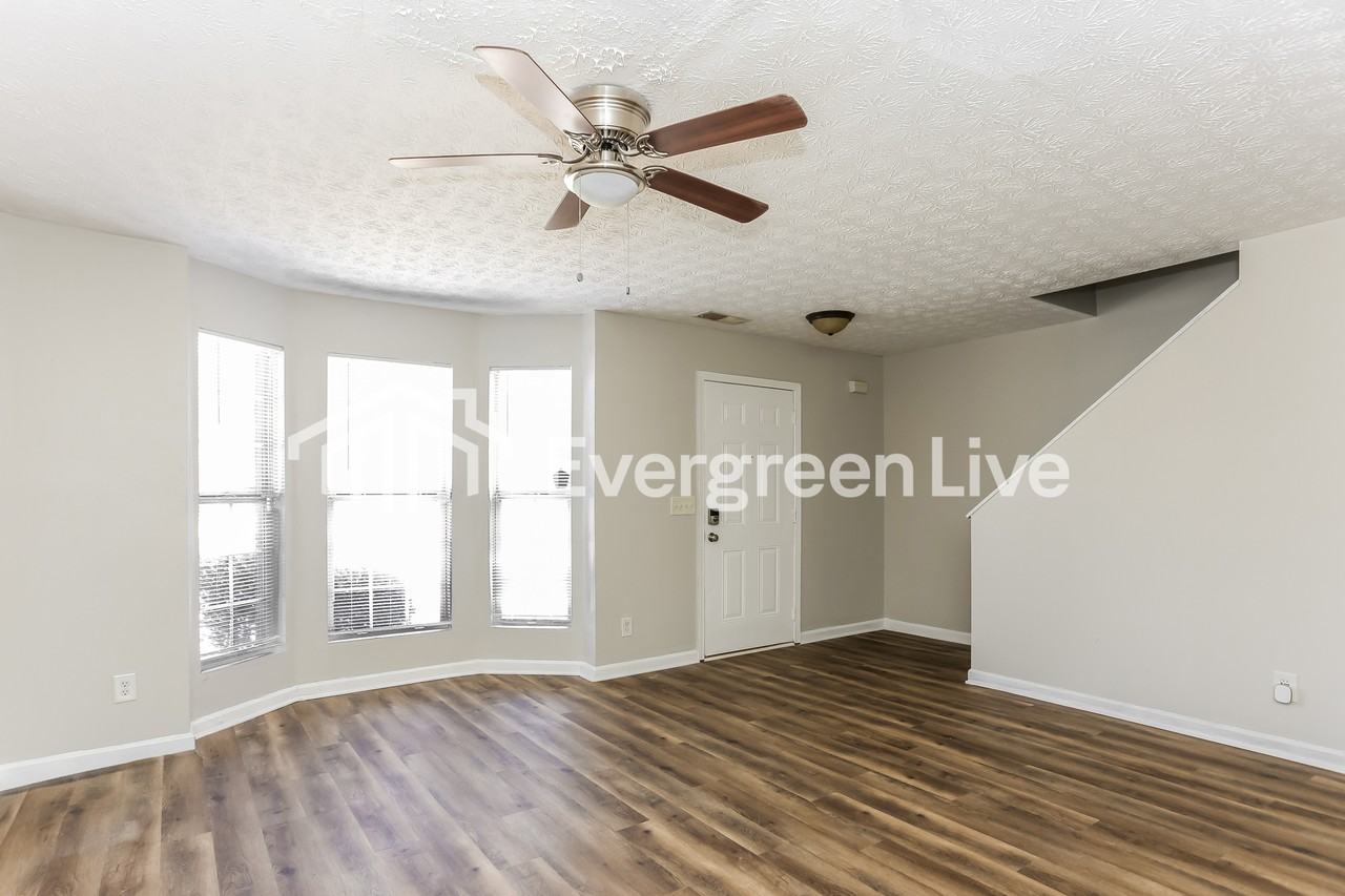 5893 Strathmoor Manor Cir - Photo 5 of 16