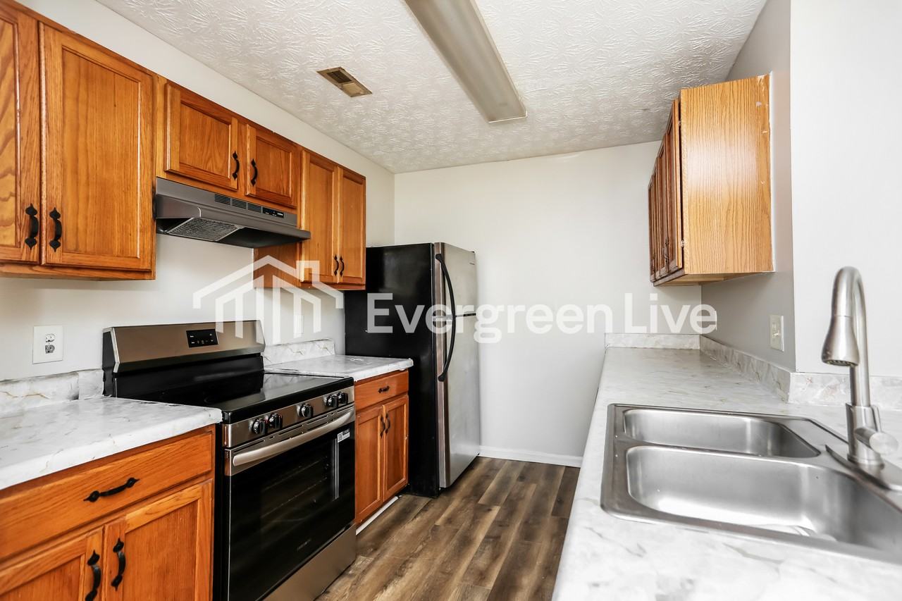 5893 Strathmoor Manor Cir - Photo 6 of 16