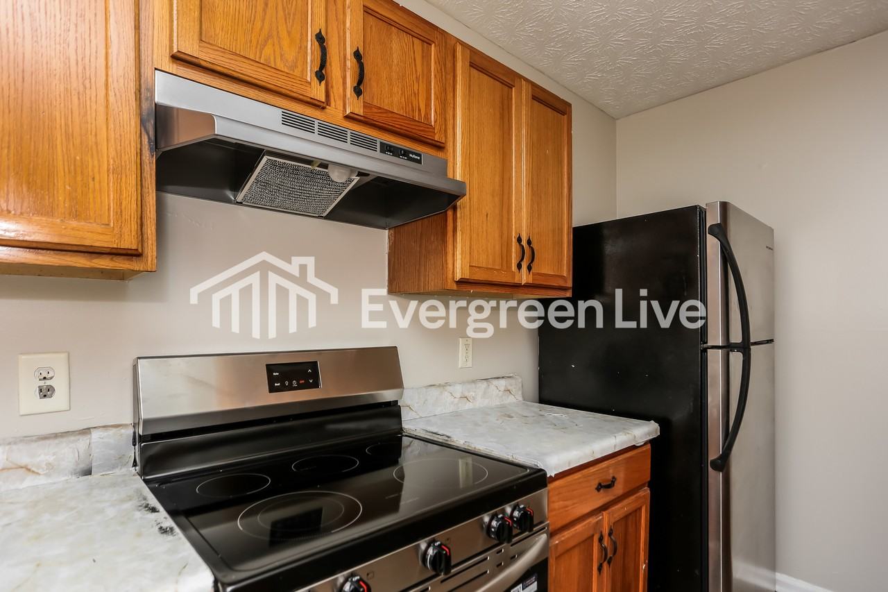 5893 Strathmoor Manor Cir - Photo 7 of 16