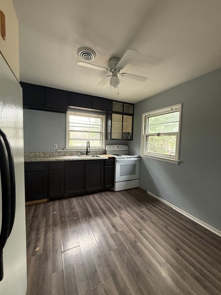 414 S 26th St - Photo 3 of 6