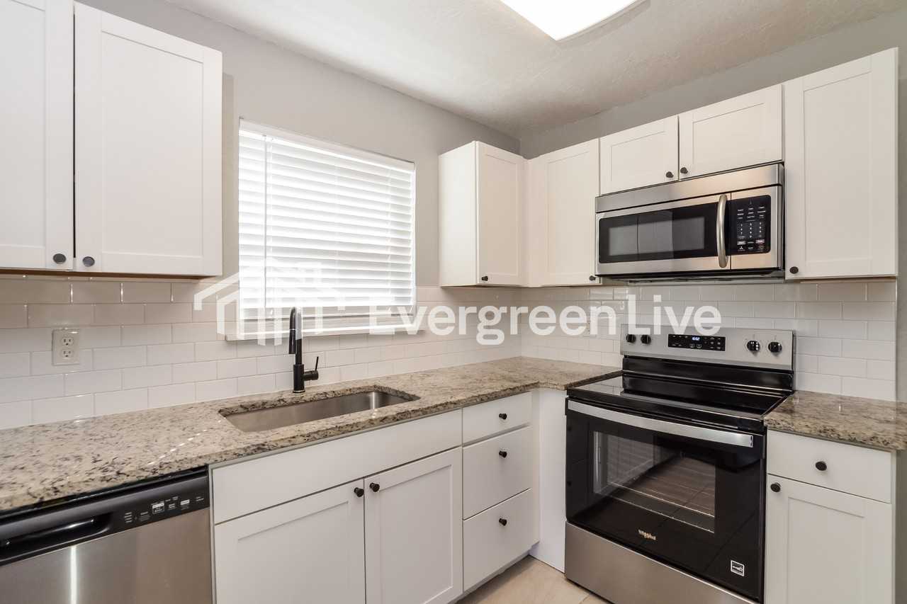 1810 Redding Pl - Photo 6 of 16