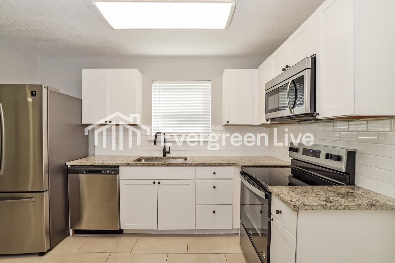 1810 Redding Pl - Photo 7 of 16