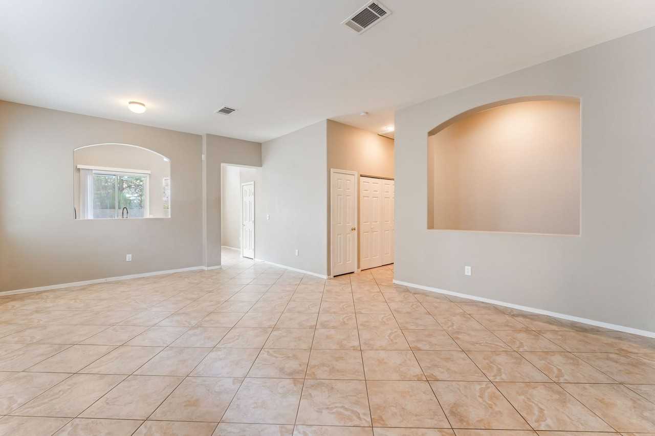 912 Siena Hills Ln - Photo 3 of 19